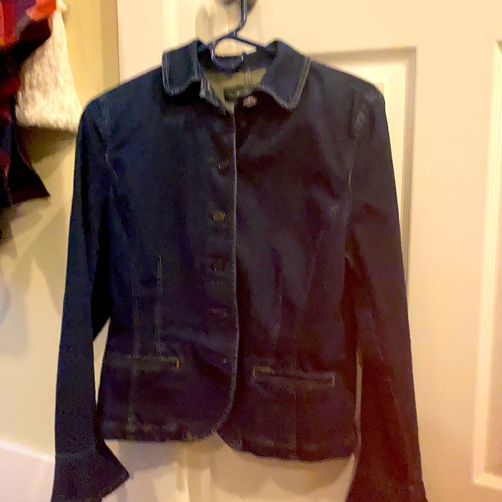 Ladies jean jacket . Flounce sleeves . Feminine denim